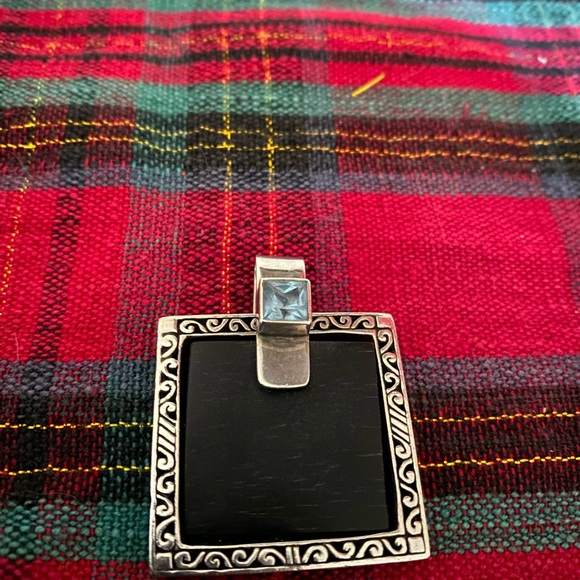 Sterling, wood and blue topaz pendant - Picture 1 of 2